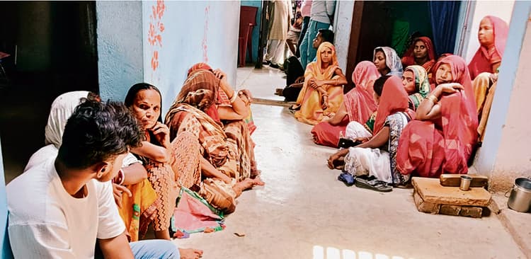 कुंडी के सहारे दुपटुटे से फांसी लगाकर महिला ने की आत्महत्या