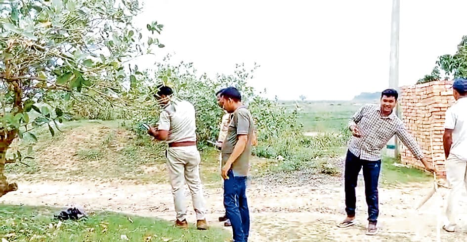 गलसी में दामोदर के किनारे बम मिलने से हड़कंप