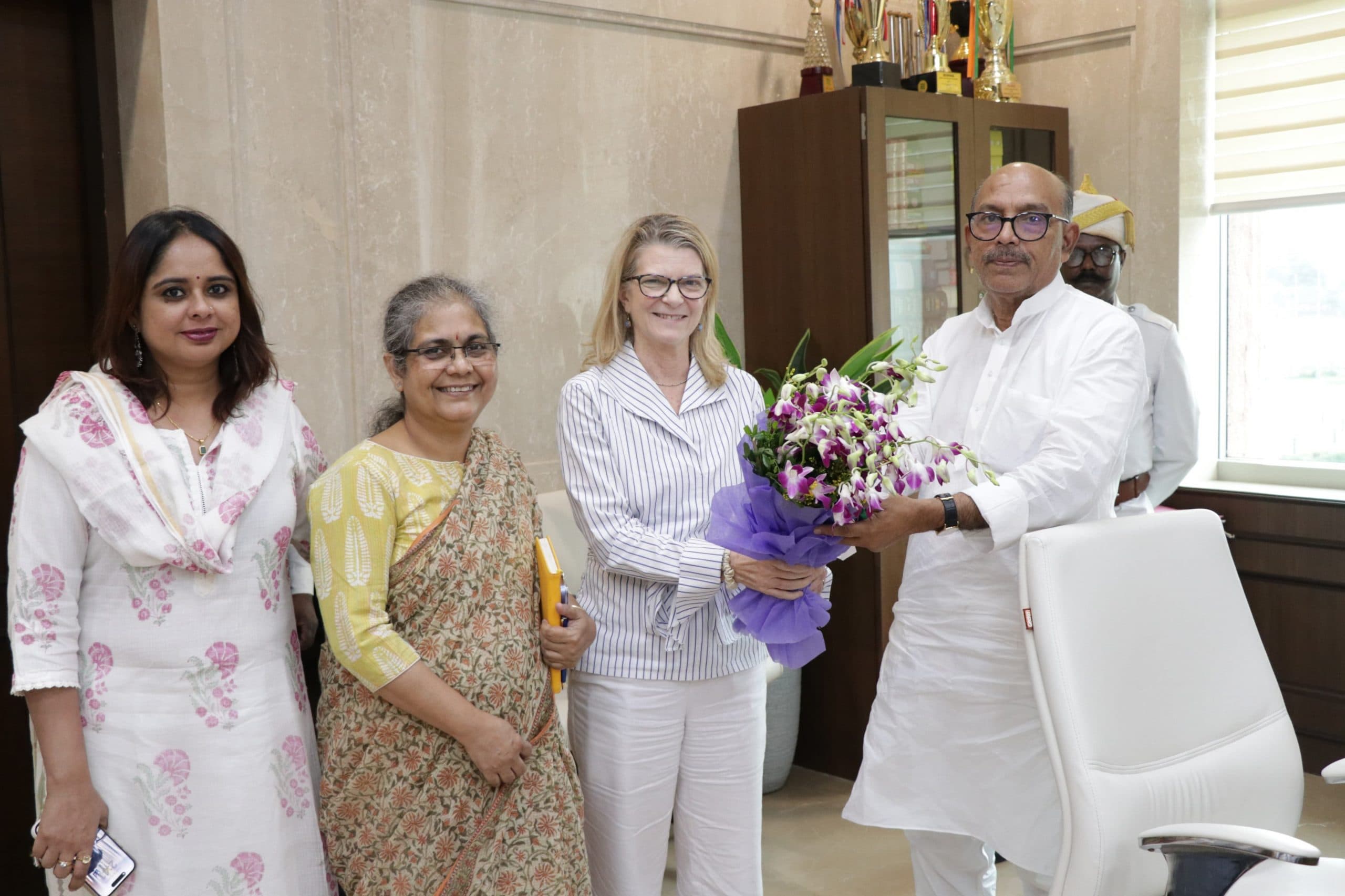 यूनिसेफ की ओर से बच्चों के कल्याण कार्यक्रमों की स्पीकर को दी जानकारी