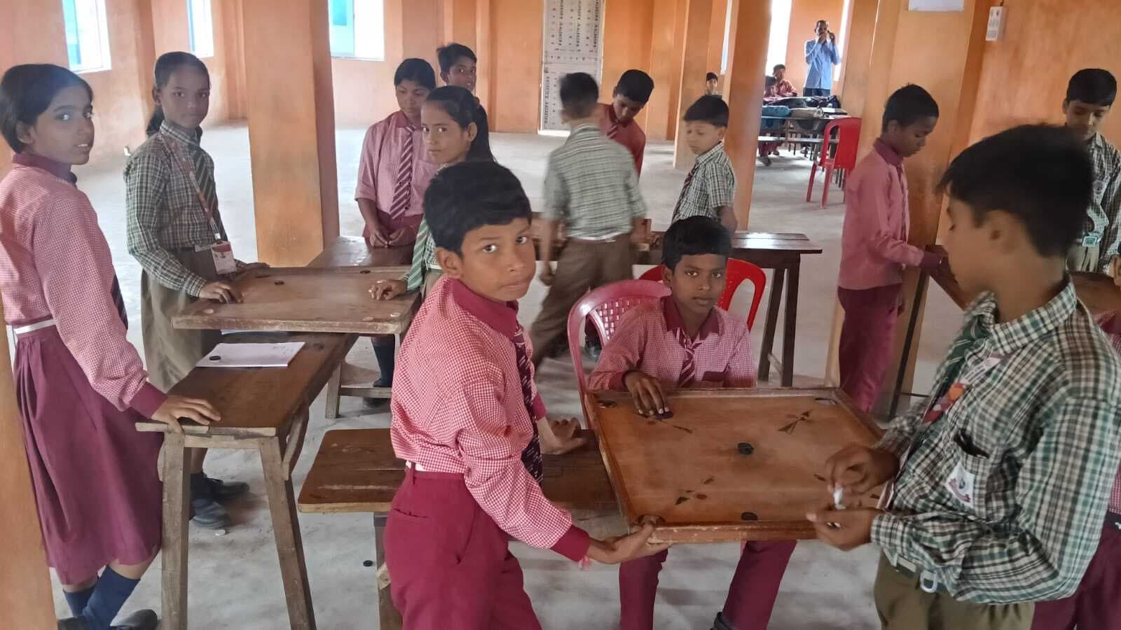 Madhubani News : इंडोर गेम्स में छात्रों ने दिखाई प्रतिभा