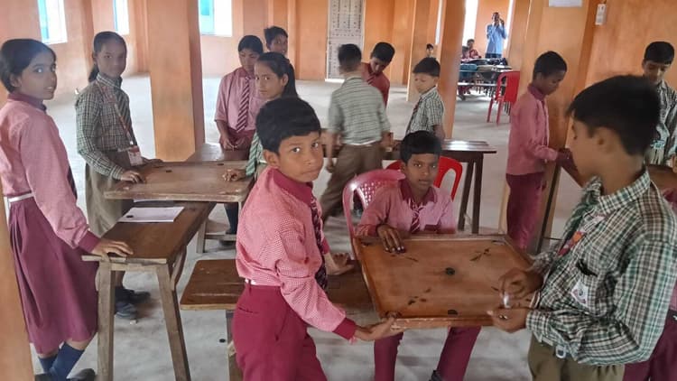 Madhubani News : इंडोर गेम्स में छात्रों ने दिखाई प्रतिभा