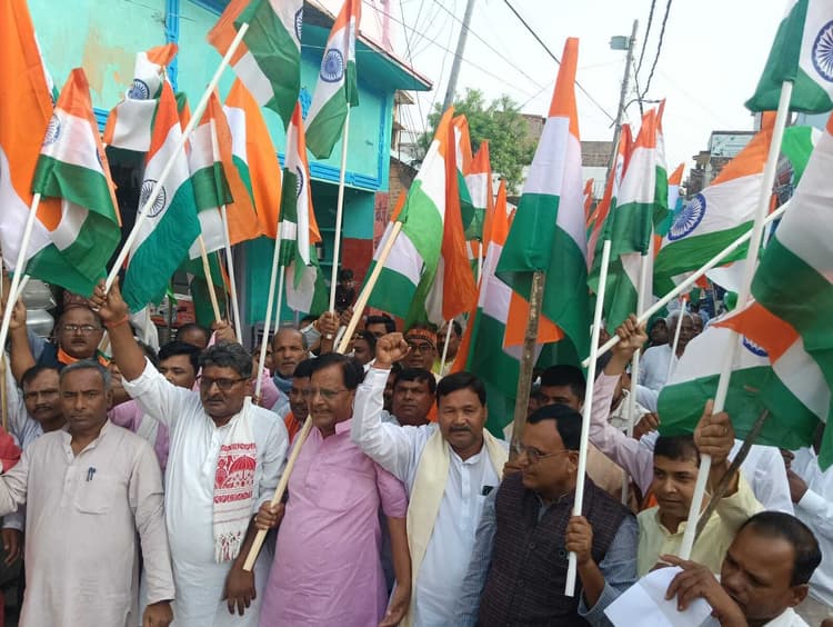 Madhubani News : एनडीए कार्यकर्ताओं ने ऑपरेशन सिंदूर की सफलता पर निकाली तिरंगा यात्रा