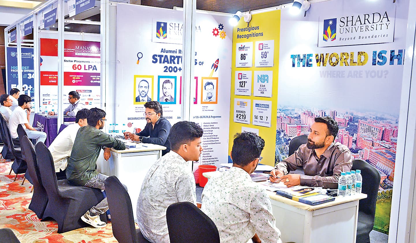 Ranchi News : एडुकेट्स एक्सपो में पहले दिन 700 से ज्यादा स्टूडेंट्स ने ली जानकारी