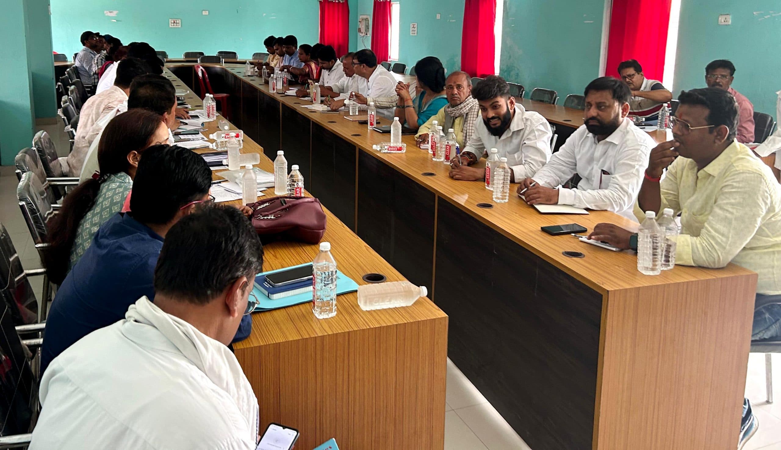 जलापूर्ति में अधूरी पाइपलाइन की शिकायतों पर गुणवत्तापूर्ण कार्य कराने का निर्देश