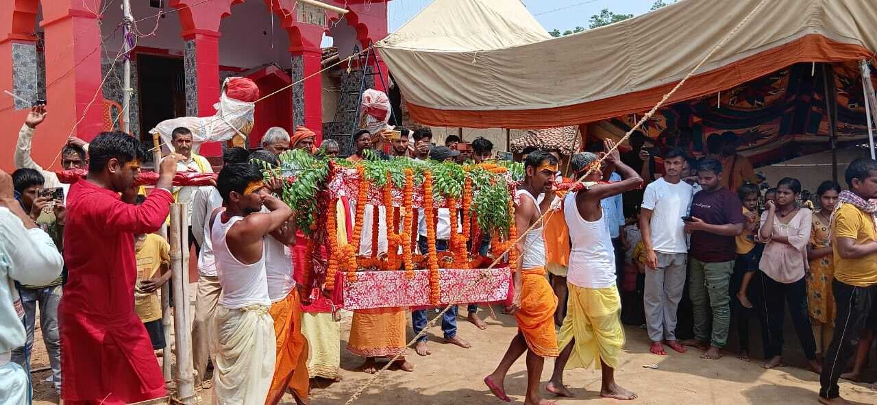 प्राणप्रतिष्ठा को लेकर भगवान का कराया गया नगर भ्रमण