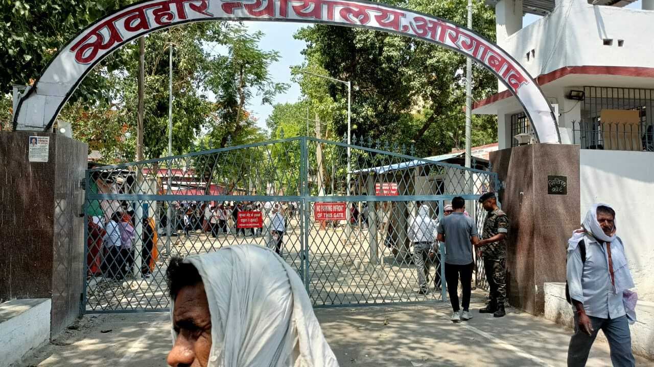 एससी-एसटी एक्ट में पांच दोषियों को एक साल कैद की सजा एससी-एसटी एक्ट में पांच दोषियों को एक साल कैद की सजा