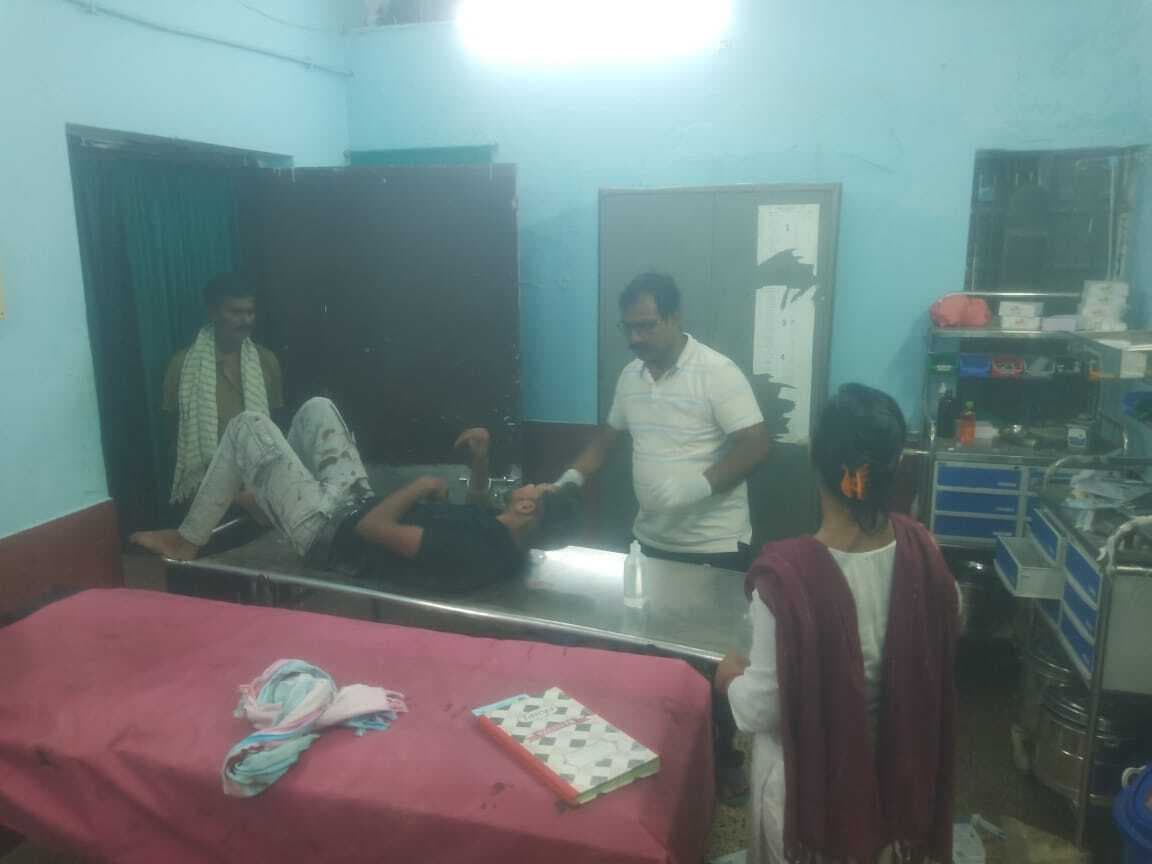 दो बाइकों की टक्कर में दो लोग घायल, रेफर