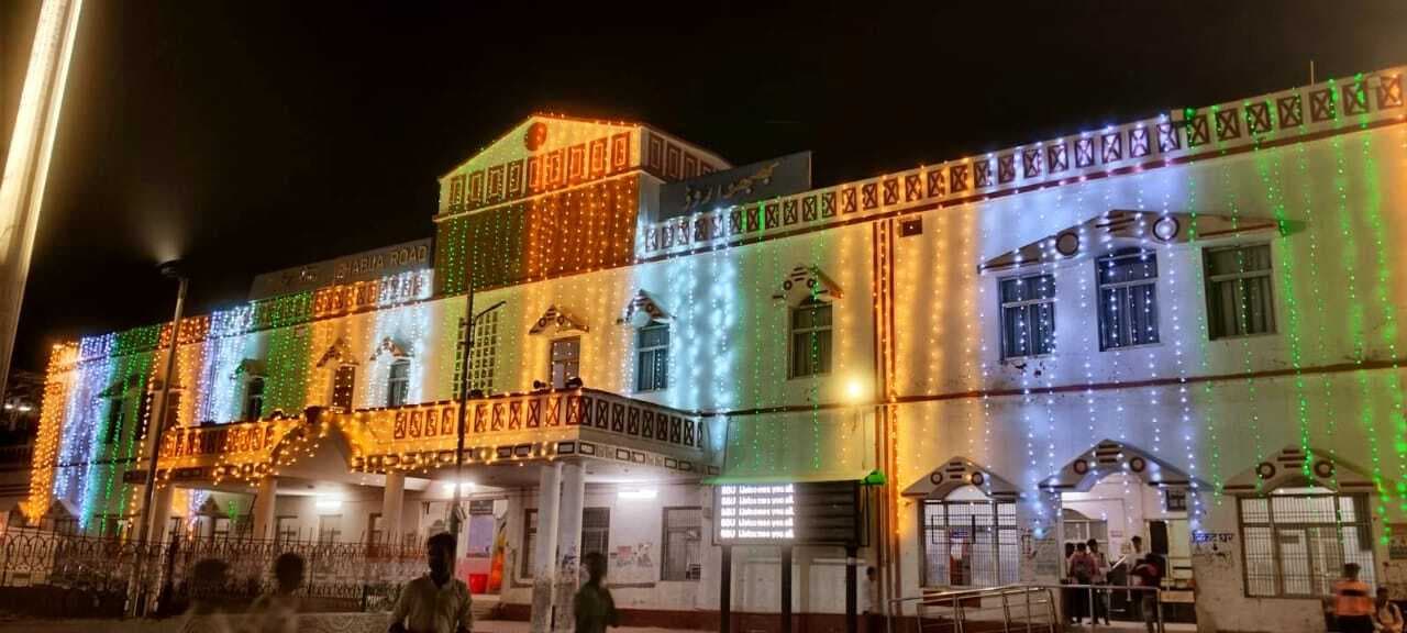 सेना के शौर्य के सम्मान में जगमग हुआ भभुआ रोड स्टेशन