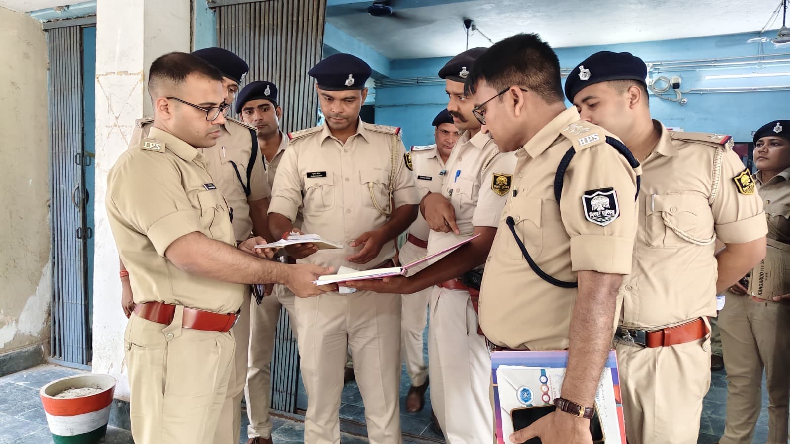 Motihari: लंबित कांडों के निष्पादन में तेजी लायें, बर्दाश्त नहीं की जायेगी लापरवाही