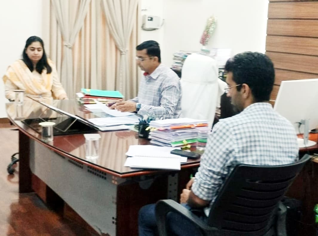 बाढ़ से निबटने के लिए उठायें सभी एहतियाती कदम : डीएम