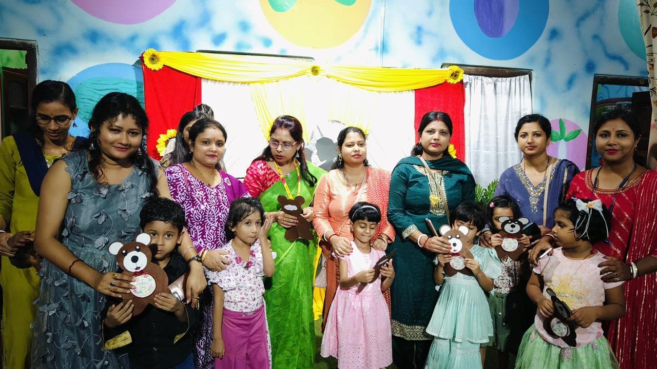 बचपन प्ले स्कूल में मातृ दिवस का किया आयोजन