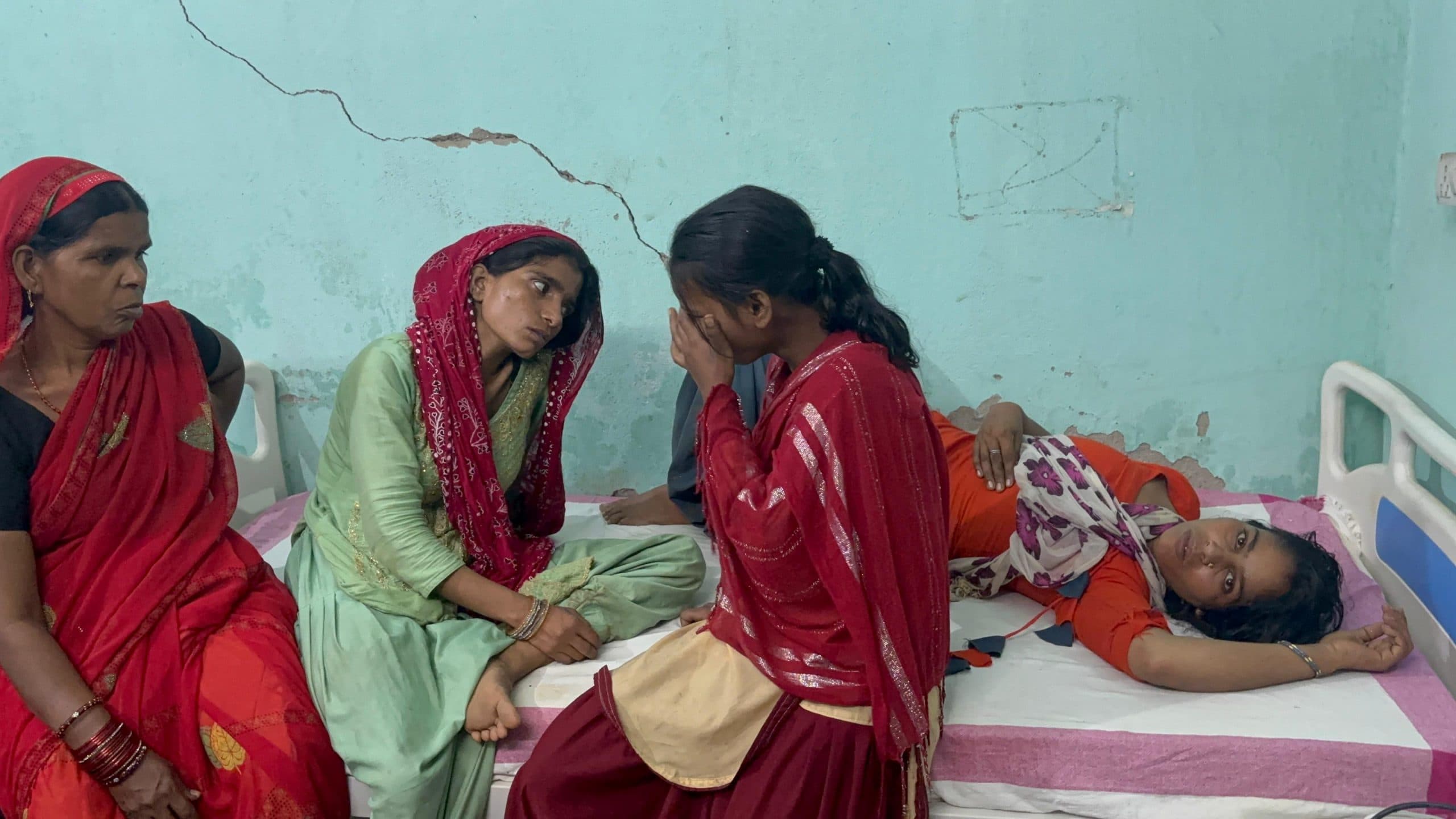 जमीन विवाद में मारपीट, तीन महिला घायल