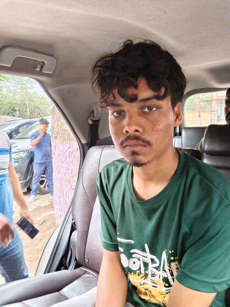 Giridih News : कोलकाता से चुराये 10 लाख के गहने बेंगाबाद से बरामद, घरेलू नौकर गिरफ्तार