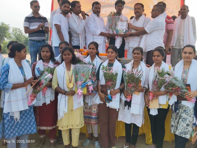 बिहार पुलिस में चयनित दर्जनों युवा सम्मानित