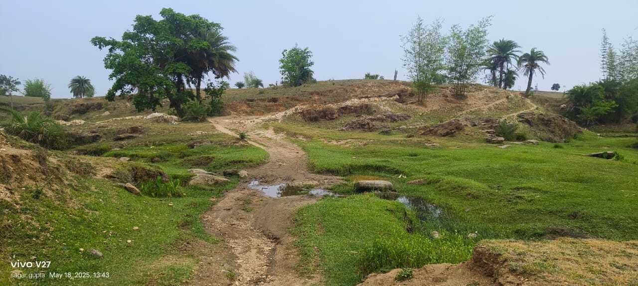 Giridih News :गांव में विकास कार्य नहीं होने का है मलाल