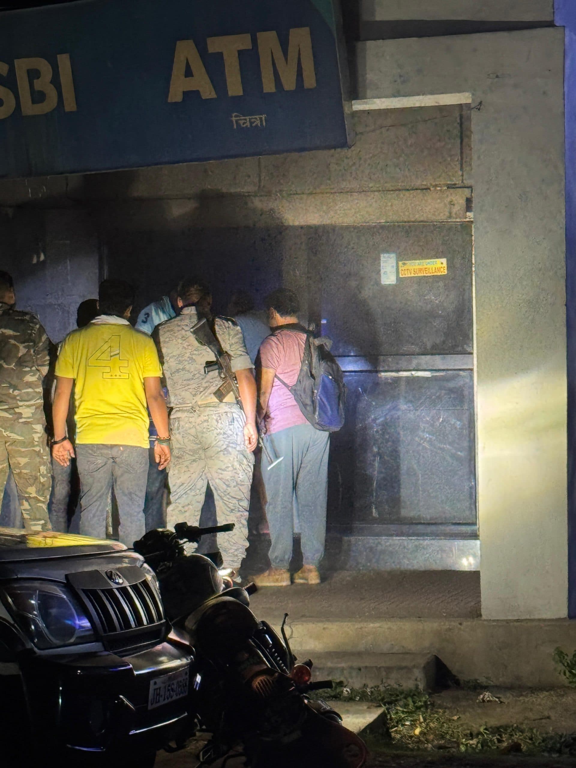 चितरा : एसबीआइ के एटीएम में लगी आग