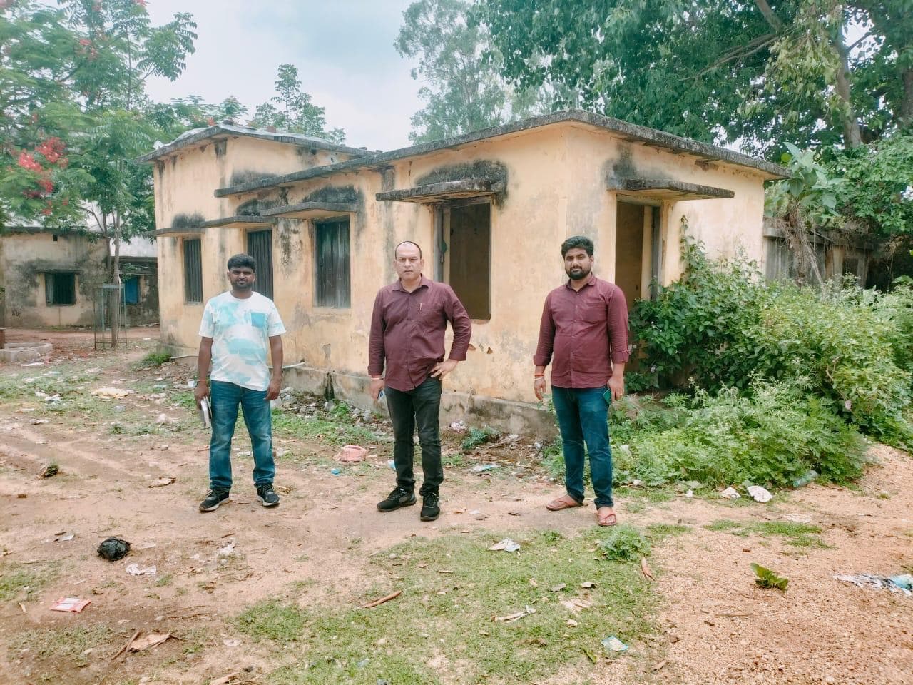 बड़ी दुर्घटना का कारण बन सकता है प्रखंड परिसर का जर्जर भवन