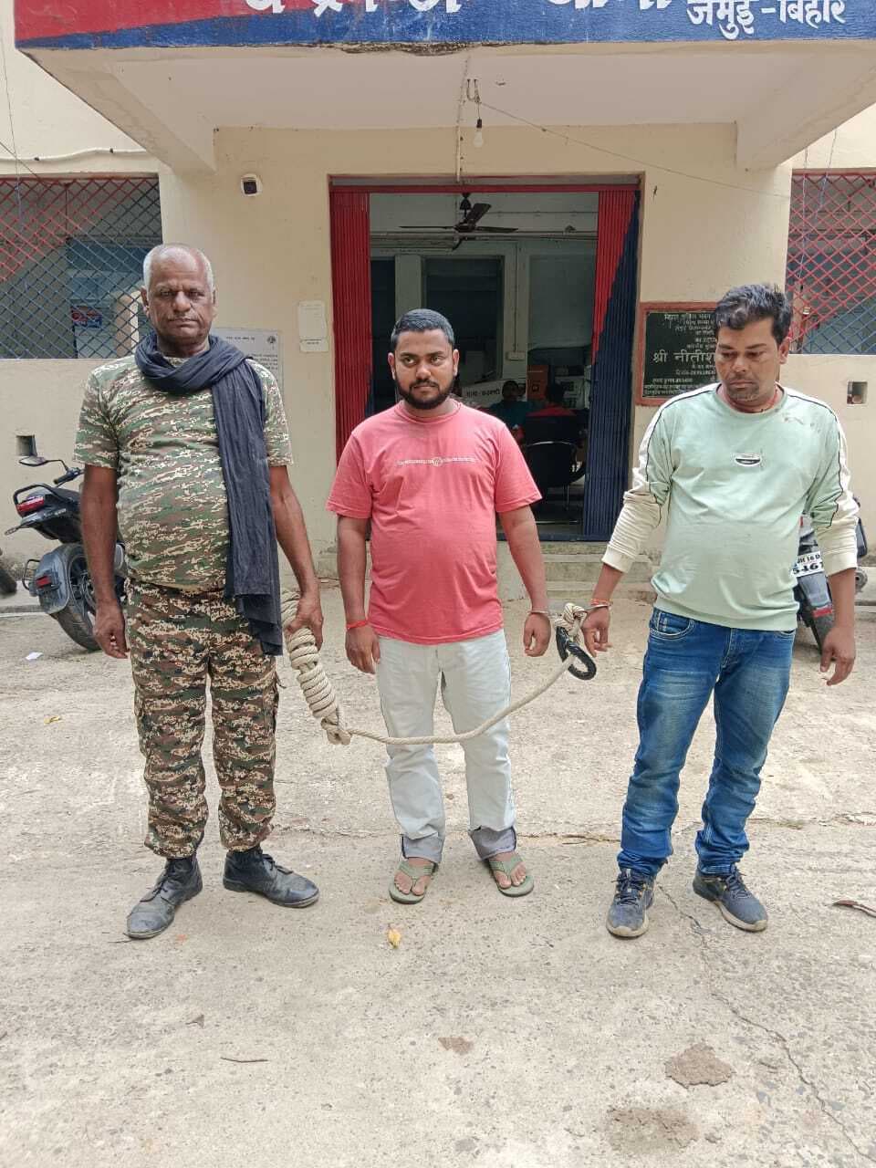 विदेशी शराब के साथ दो गिरफ्तार,बाइक जब्त