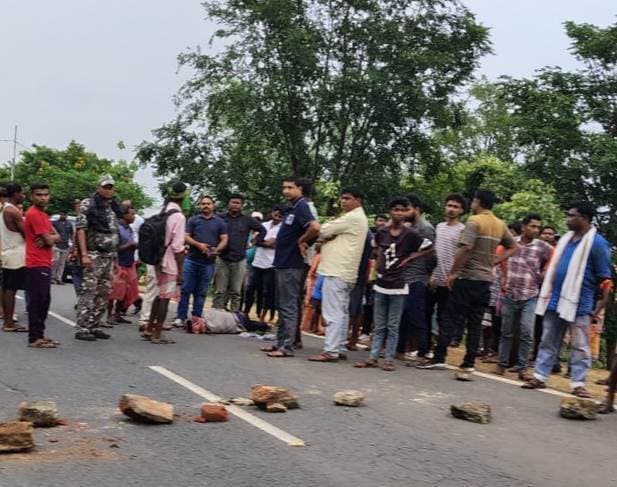 साइकिल को बचाने के दौरान बाइक से गिर कर युवक घायल, भर्ती