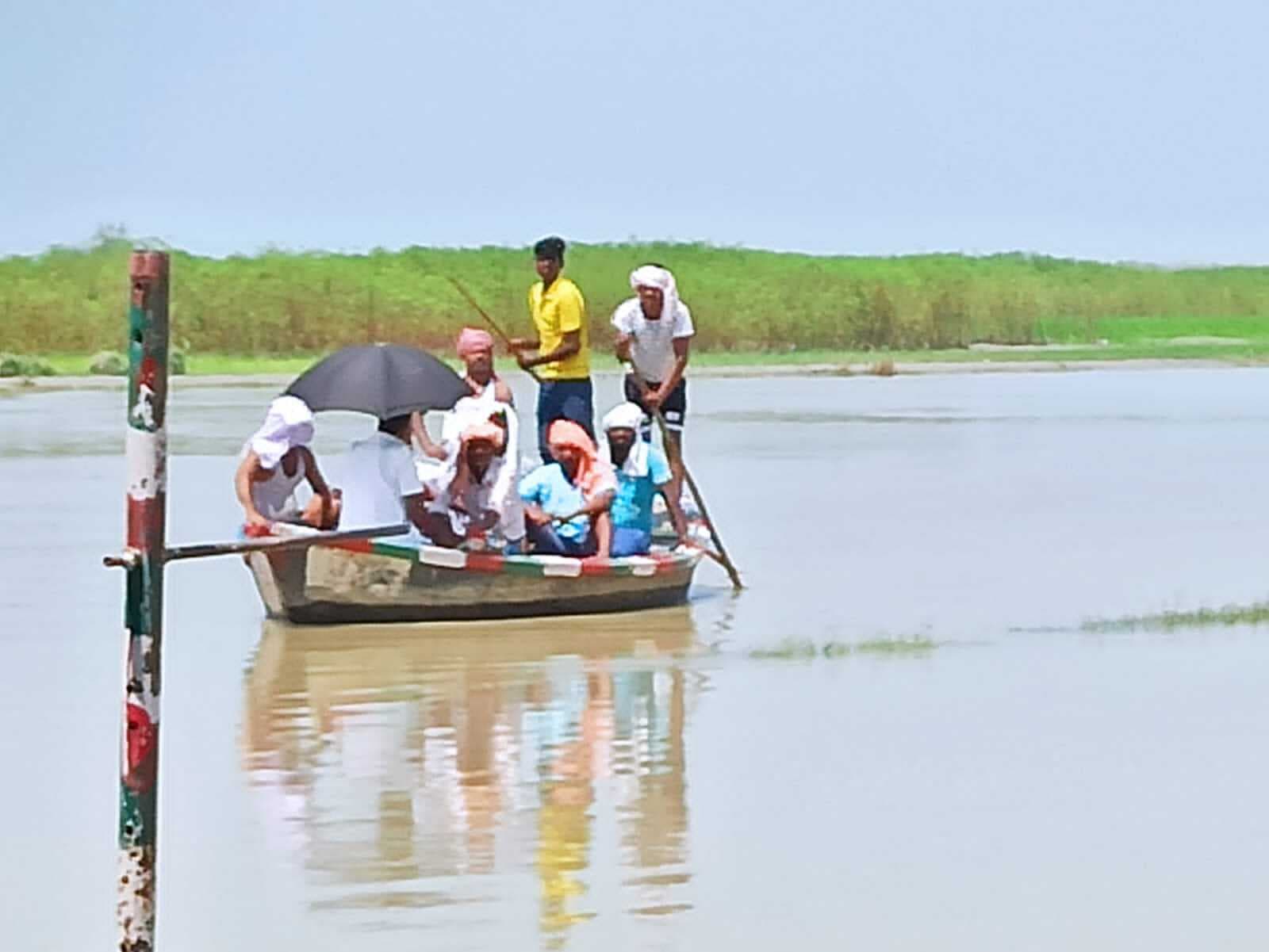 कोसी के पानी का बदला रंग, तटबंध के अंदर बसे लोगों को सताने लगी बाढ़ की चिंता