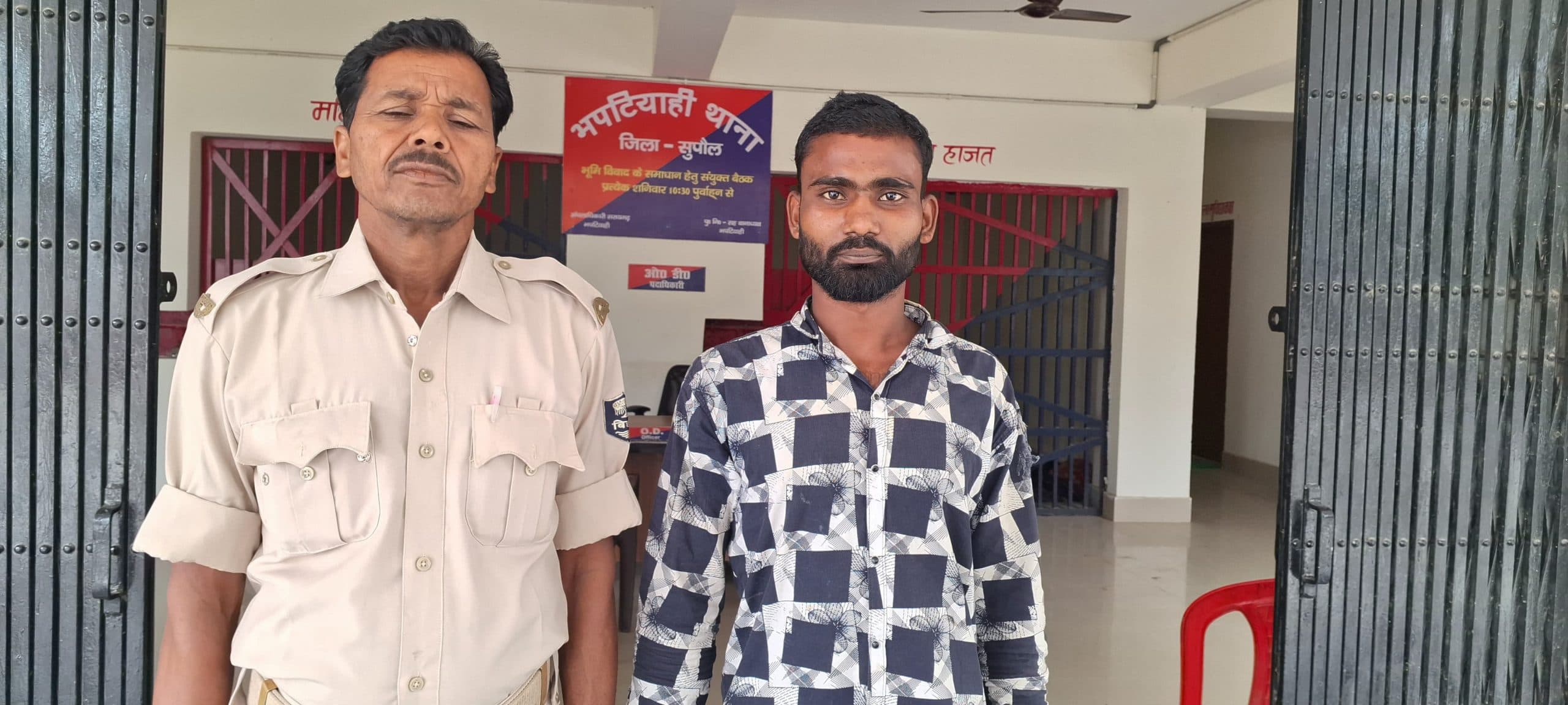 81 बोतल नेपाली शराब के साथ तस्कर गिरफ्तार