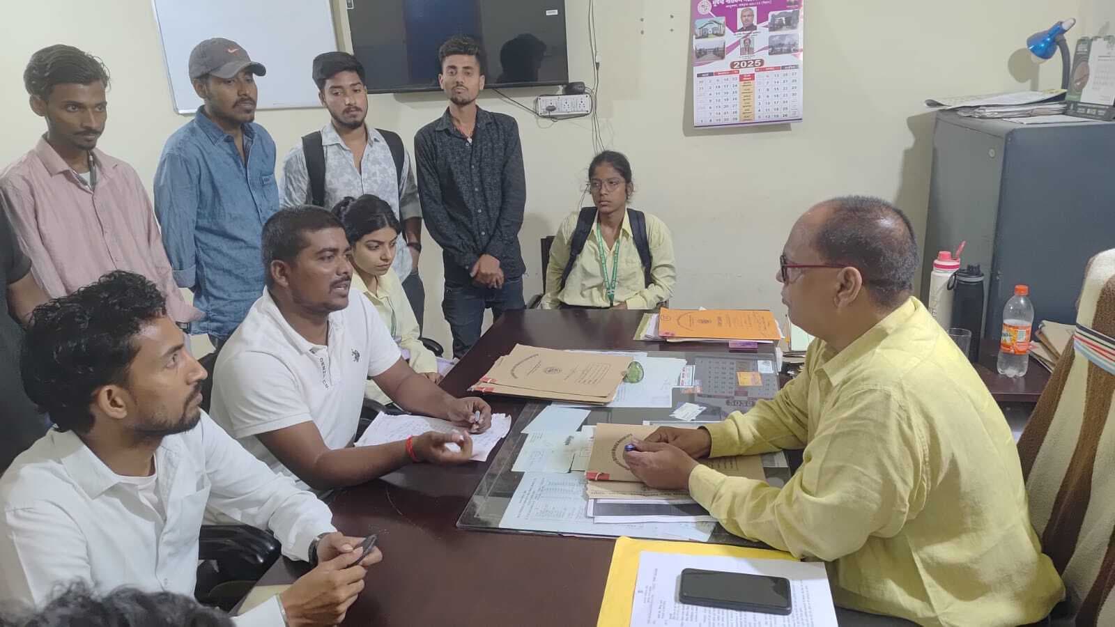 विश्वविद्यालय प्रशासन छात्र-छात्राओं की समस्याओं का करे समाधान