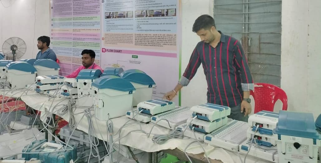 मॉकपोल से ईवीएम व वीवीपैट के प्रथम चरण की हुई जांच