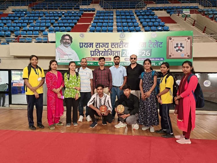 Deoghar news : राज्य स्तरीय कैरम टैलेंट प्रतियोगिता में देवघर के छात्र विद्याधर व आयुष ने पाया दूसरा स्थान