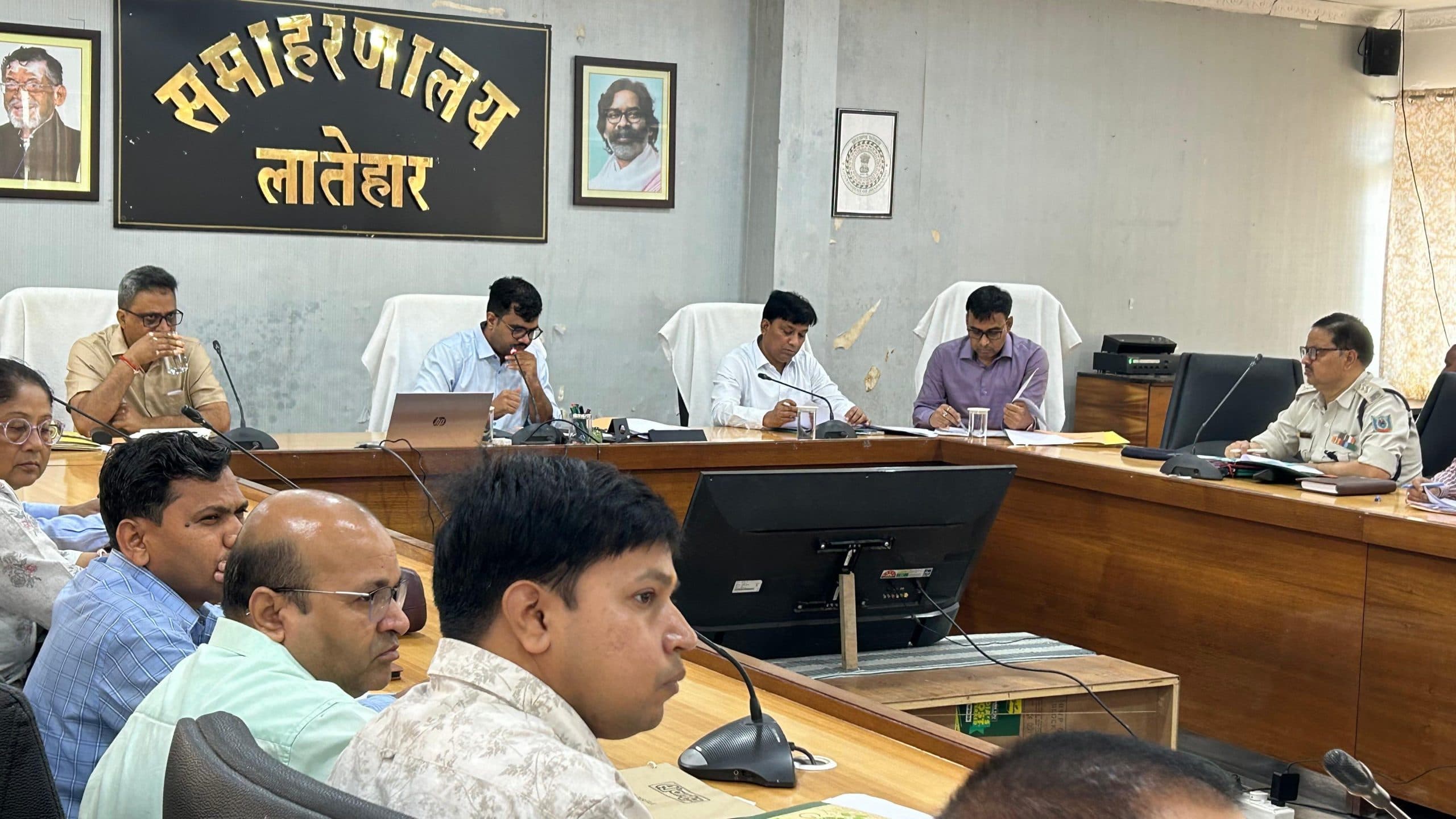 अवैध खनन और परिवहन पर लगायें रोक: डीसी