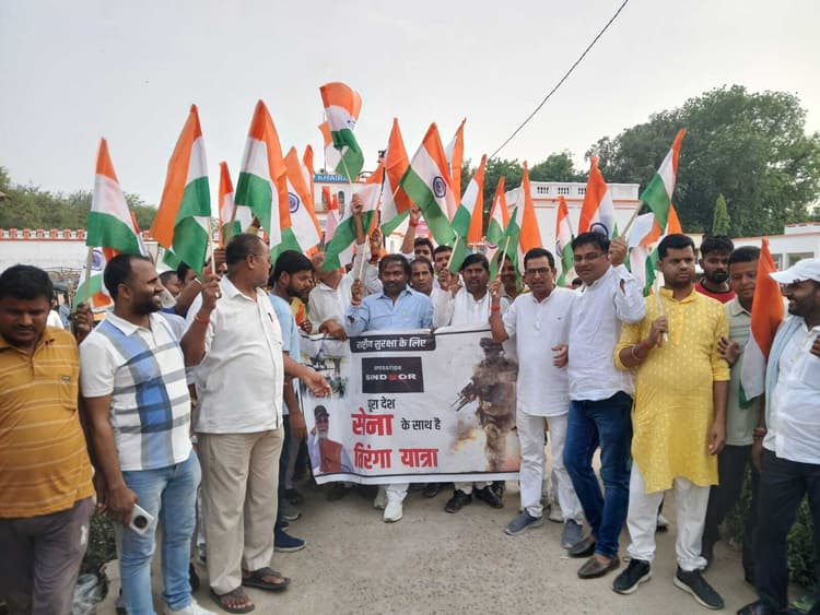 तिरंगा यात्रा में भारतीय सेना को किया गया सैल्यूट