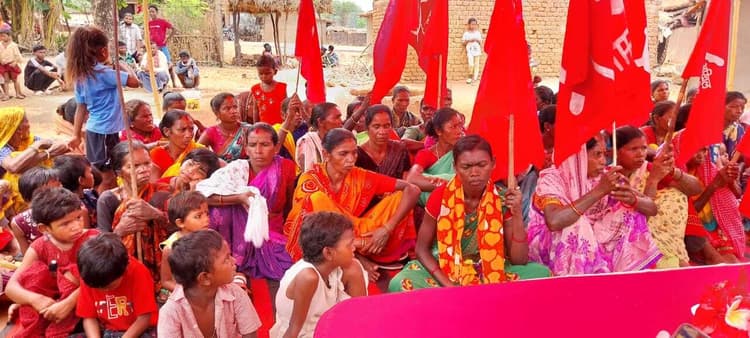 जमीन बचाने के लिए आदिवासियों को संघर्ष करना होगा