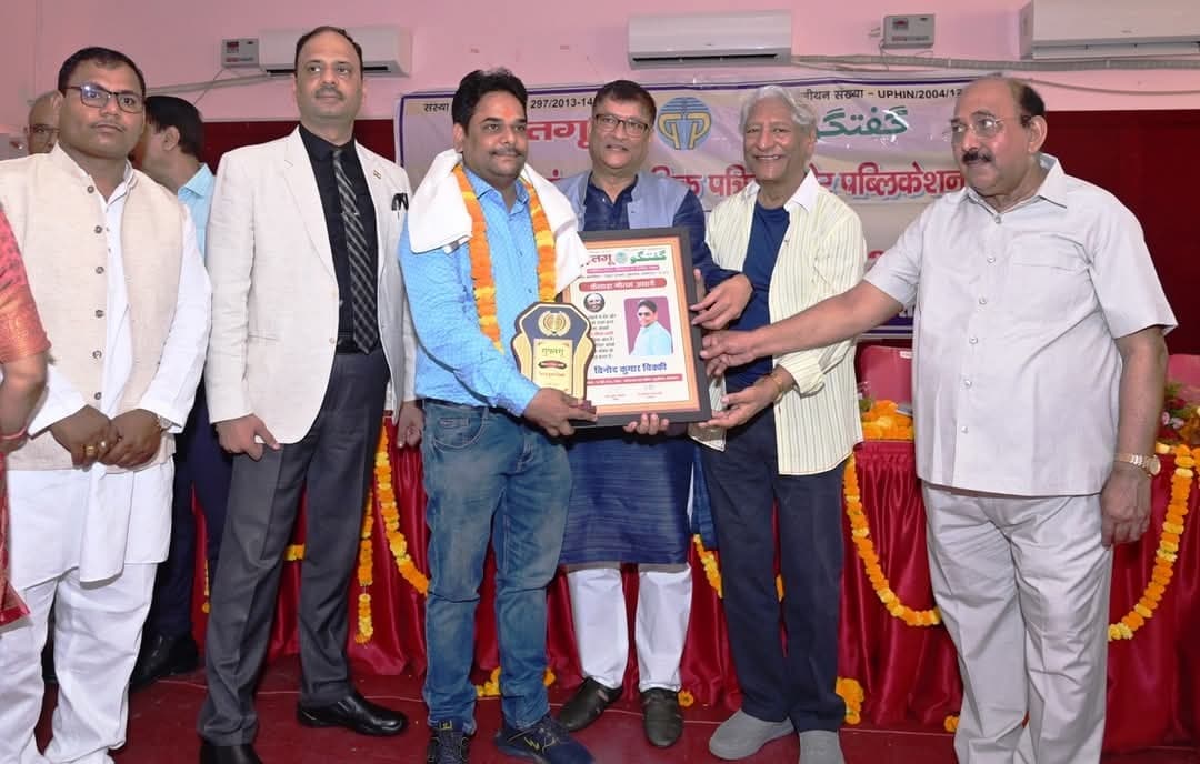 युवा व्यंग्यकार विनोद कुमार विक्की को प्रयागराज में किया गया सम्मानित