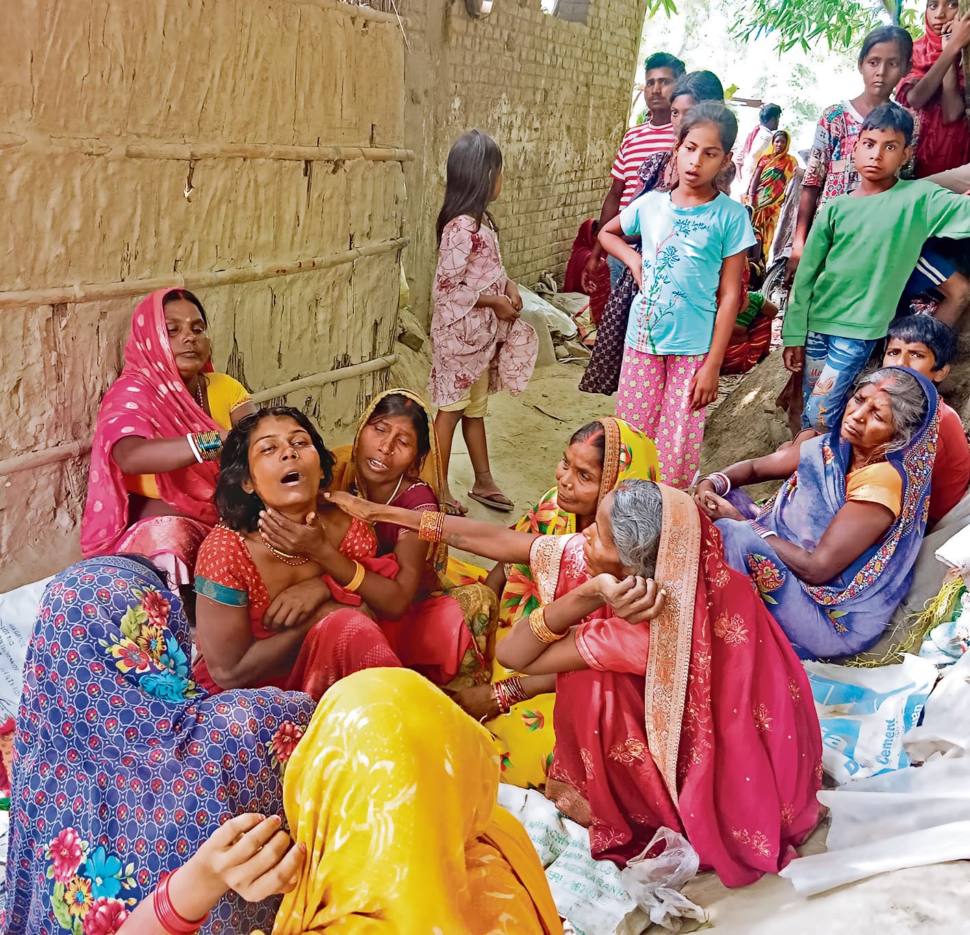 दो मासूमों की मौत के बाद परिजनों में मची चीख पुकार