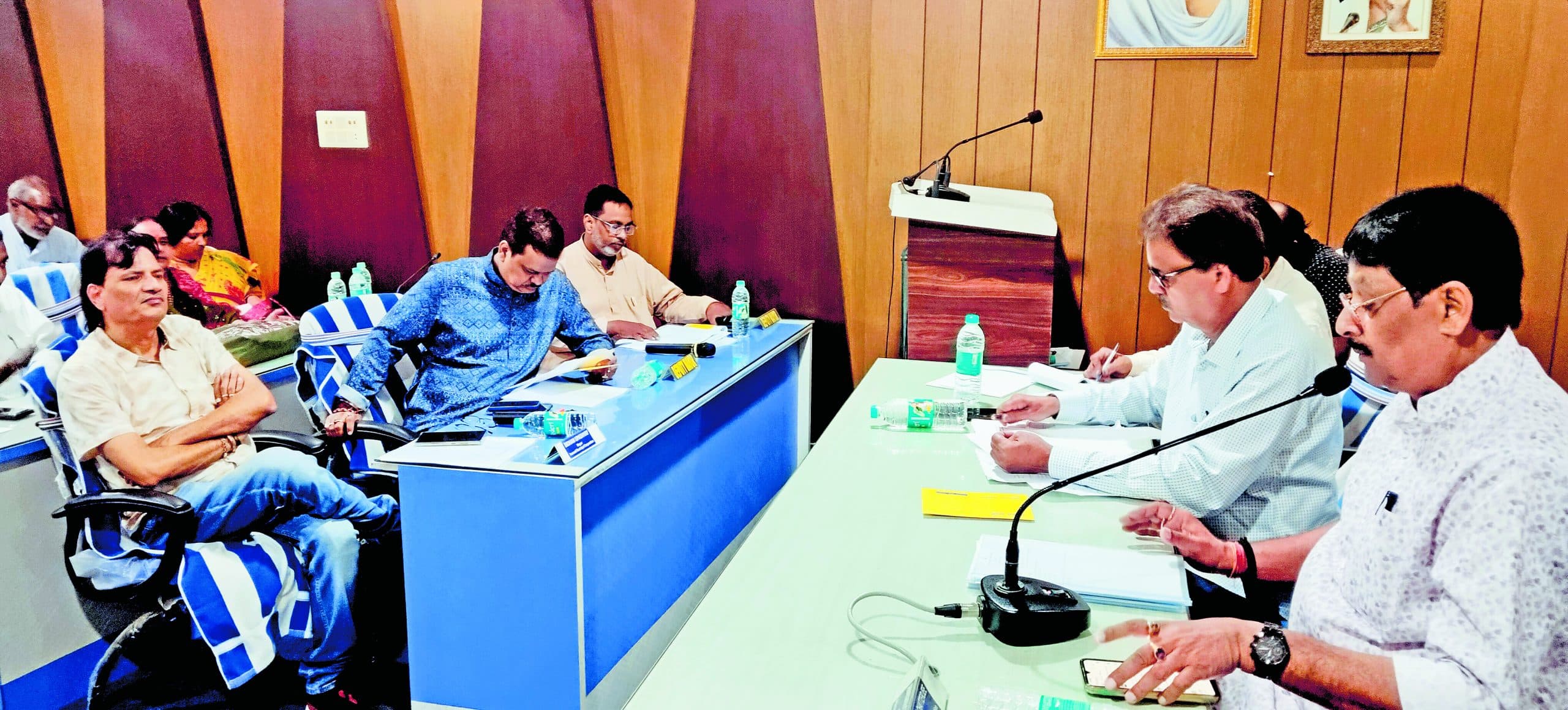 सड़क निर्माण, जलजमाव, पार्किंग और ऑटो स्टैंड पर रहा निगम की बोर्ड मीटिंग में जोर