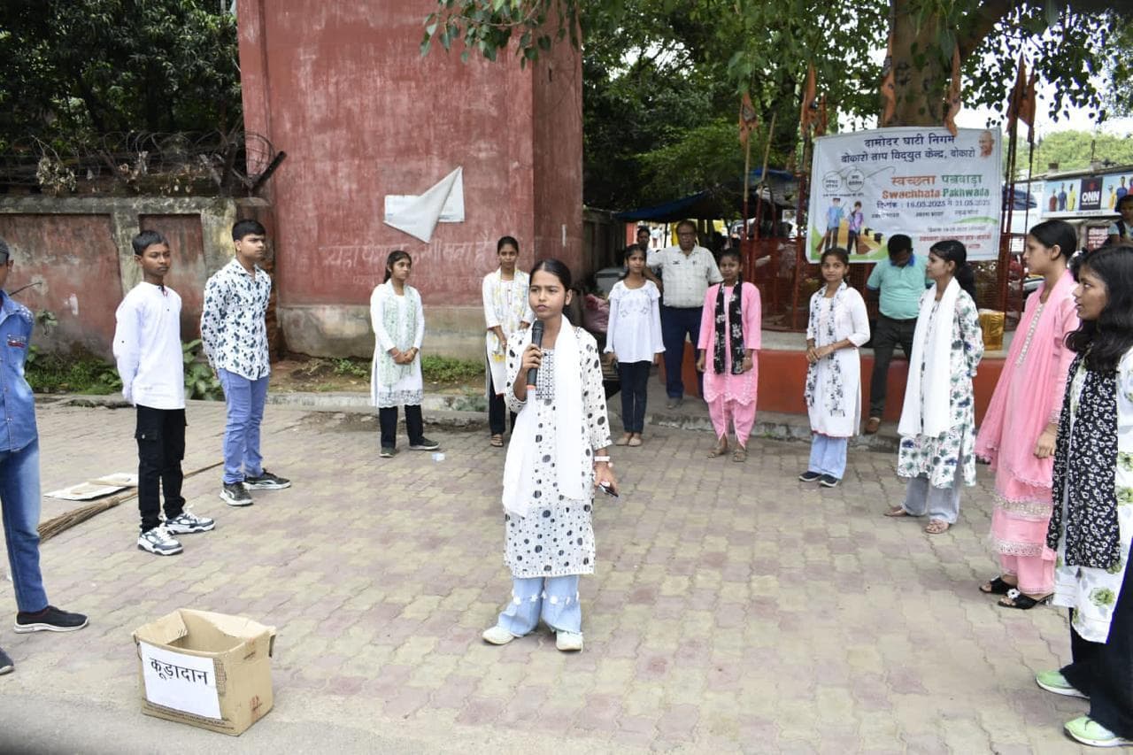 Bokaro News : नुक्कड़ नाटक के माध्यम से बताया स्वच्छता का महत्व