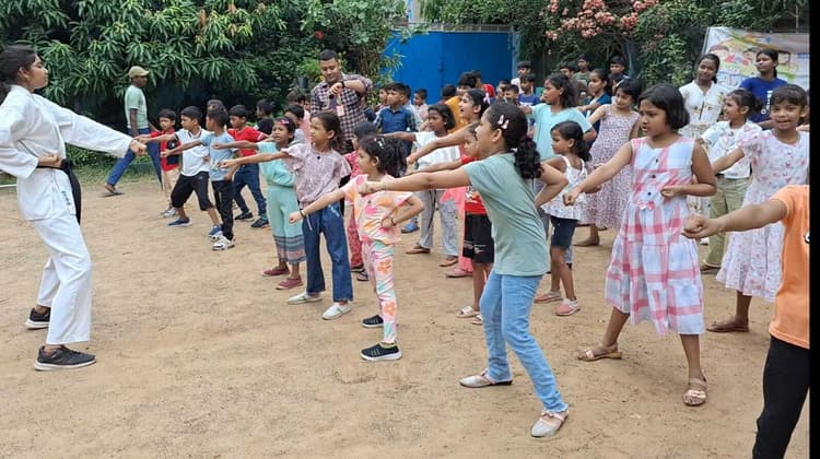 समर कैंप में बच्चों ने फन गेम व कराटे का लिया प्रशिक्षण
