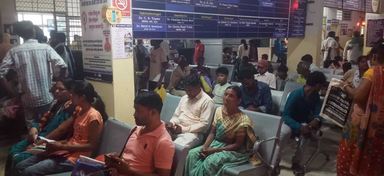 Chaibasa News : मौसम के उतार-चढ़ाव से बिगड़ रही सेहत