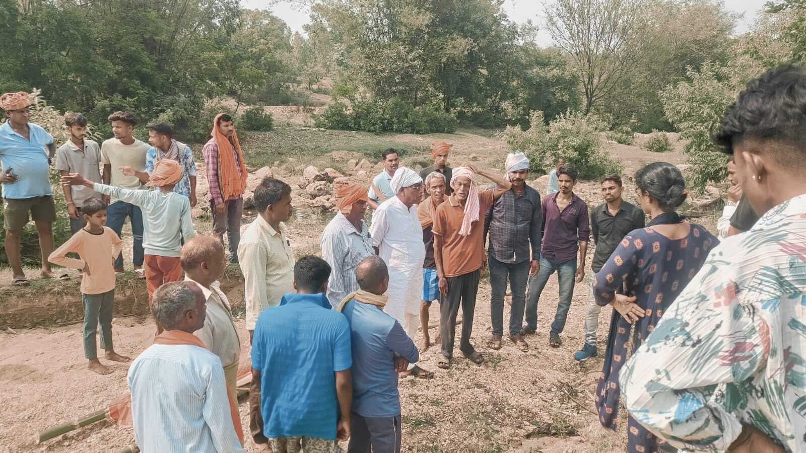 Giridih News :प्रवासी मजदूर ने फांसी लगाकर की आत्महत्या