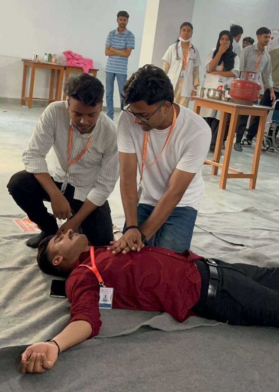 मॉक ड्रिल में छात्रों ने सीखा प्राथमिक उपचार का संजीवनी मंत्र