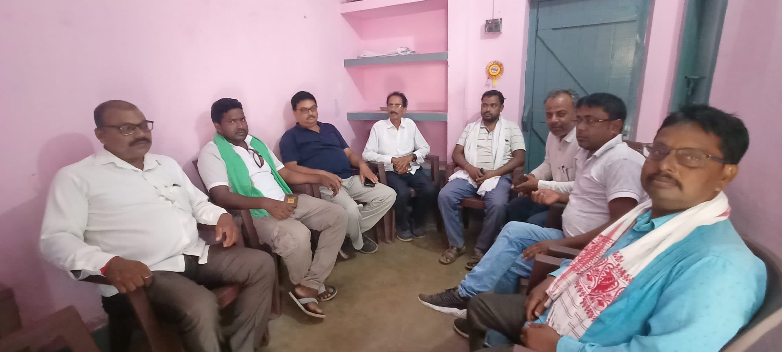 क्षमता से ज्यादा ट्रकों का पर्ची काटना बंद करें प्रबंधन