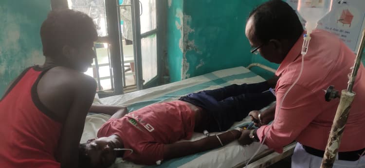 शराब पीने पर पिता ने मारा थप्पड़ तो बेटे ने खा लिया जहर, हालत गंभीर
