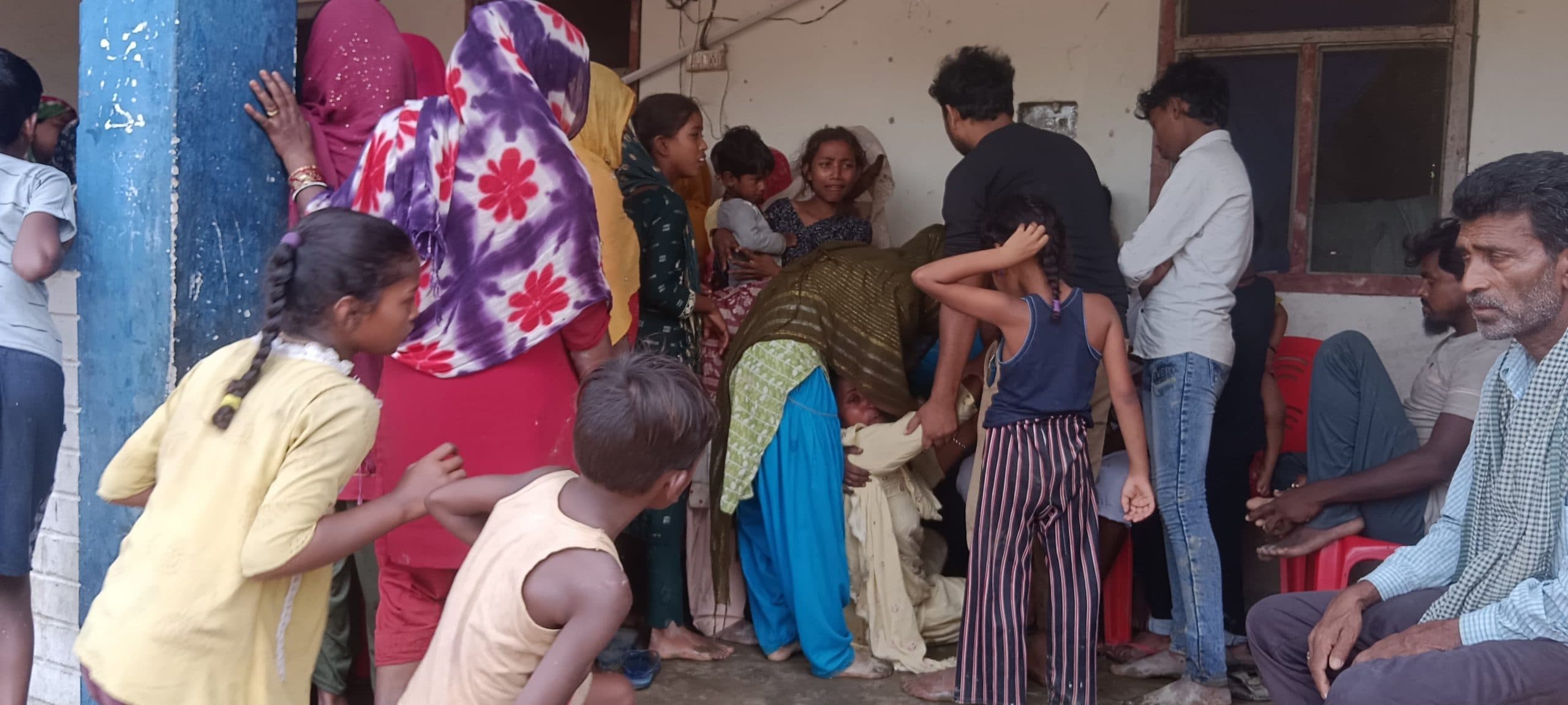 दूध लाने के दौरान वज्रपात की चपेट आया राजमिस्त्री, चली गयी जान, परिजनों में मचा कोहराम