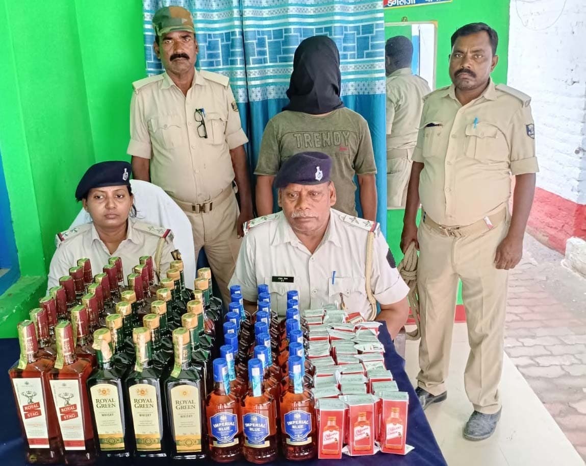 बरसौनी में विदेशी शराब के साथ बंगाल का तस्कर गिरफ्तार