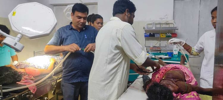 साप्ताहिक हाट से लौट रहे टेंपू पलटा, चार लोग घायल