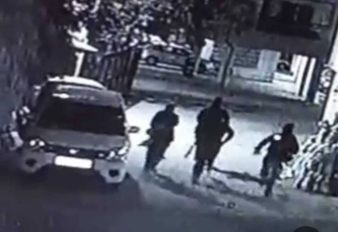 तीन फ्लैटों का ताला तोड़ 30 लाख की संपत्ति ले उड़े चोर