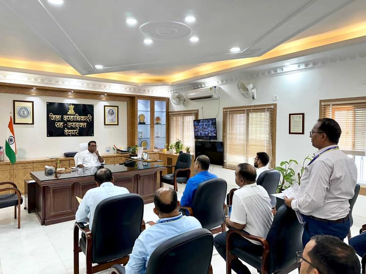 Deoghar news : मुख्यमंत्री पशुधन विकास योजना से जुड़े सभी लाभुकों के खातों की करायें जांच : डीसी