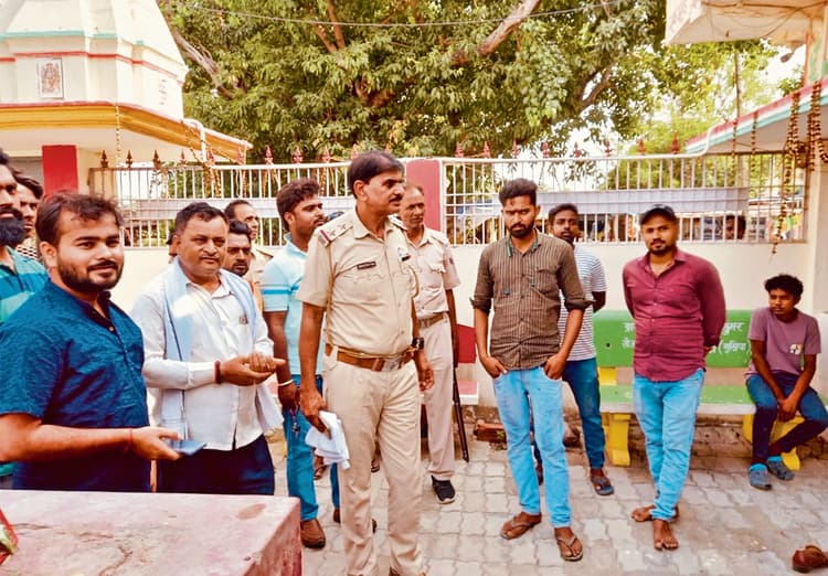 Gopalganj News : श्रीपुर में एक ही रात में दो दुकानों व प्राचीन शिव मंदिर की दानपेटी से चोरी, दहशत