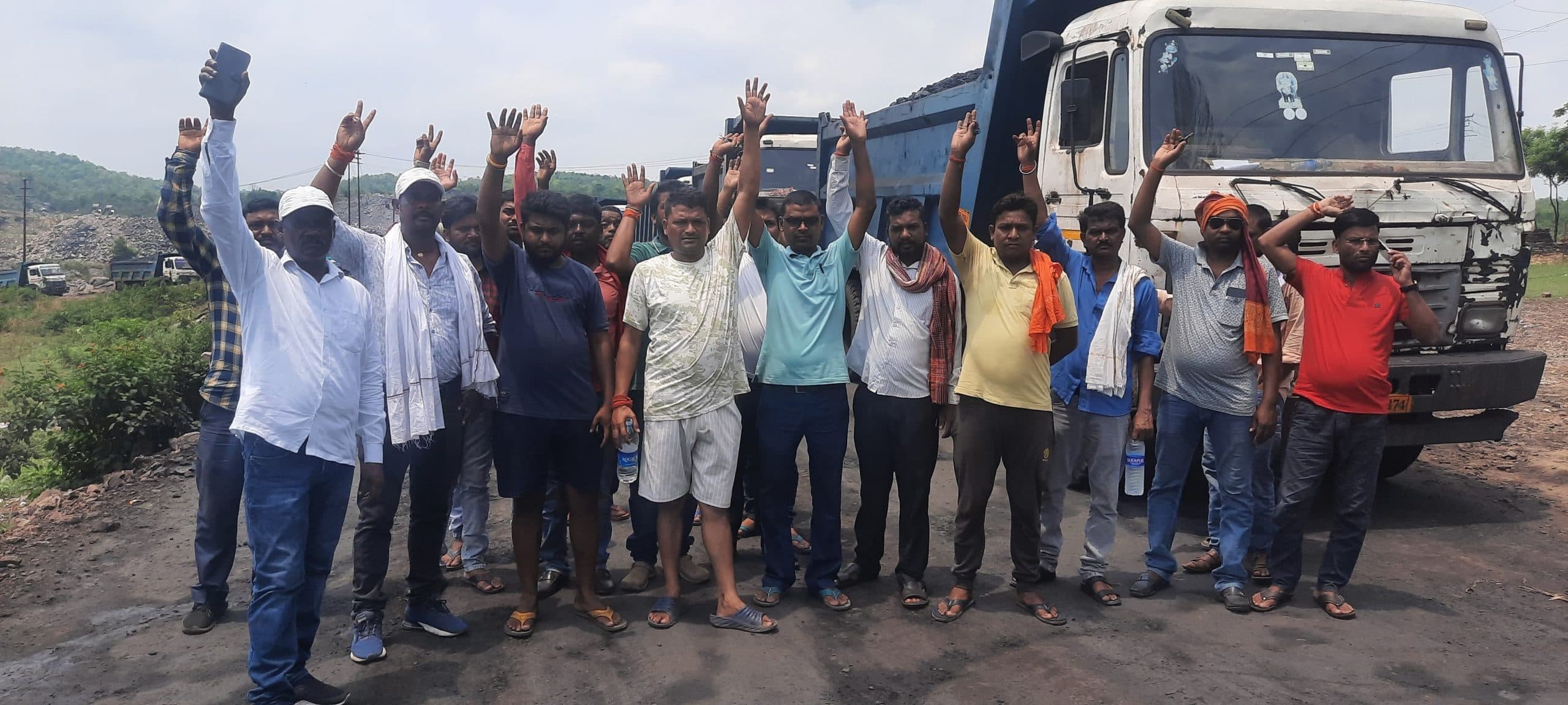 Bokaro News : विस्थापित ट्रक मालिकों ने फिर रोकी कोल ट्रांसपोर्टिंग