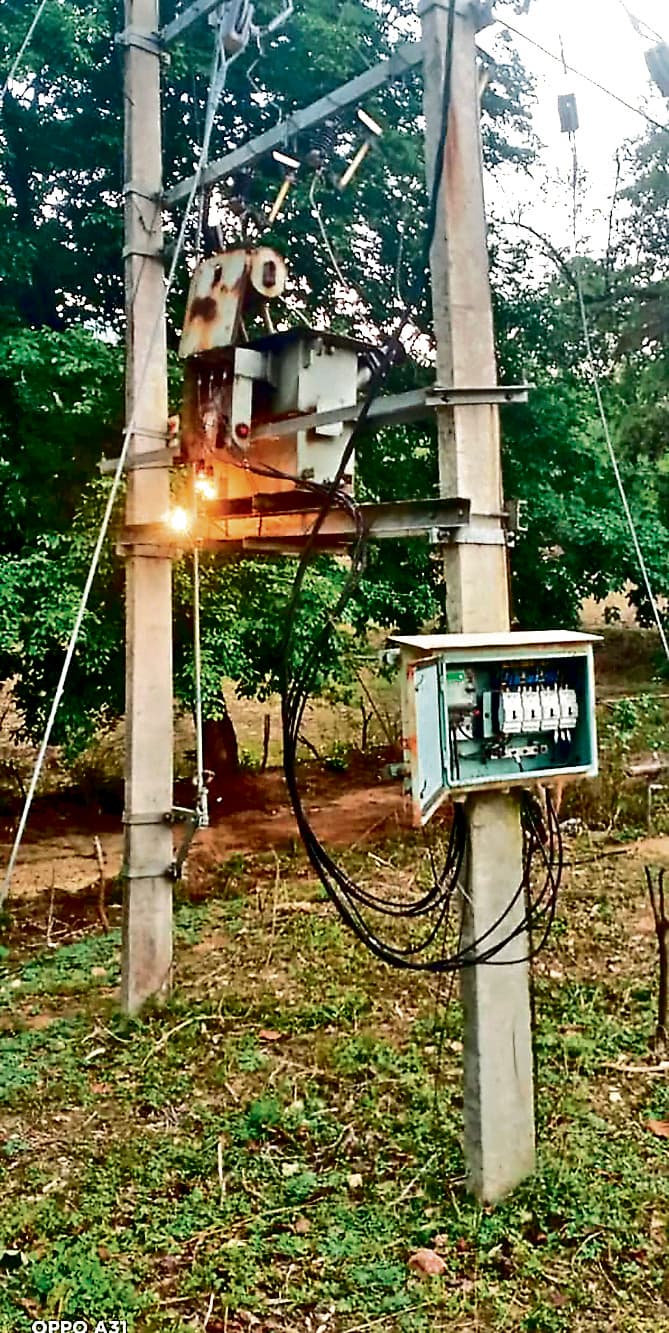 Bokaro News : पांच साल बाद आदिवासी गांव में आयी बिजली