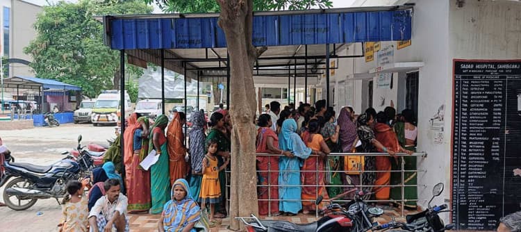 मलेरिया व डायरिया के बढ़े मरीज, एक ही दवा काउंटर से परेशानी